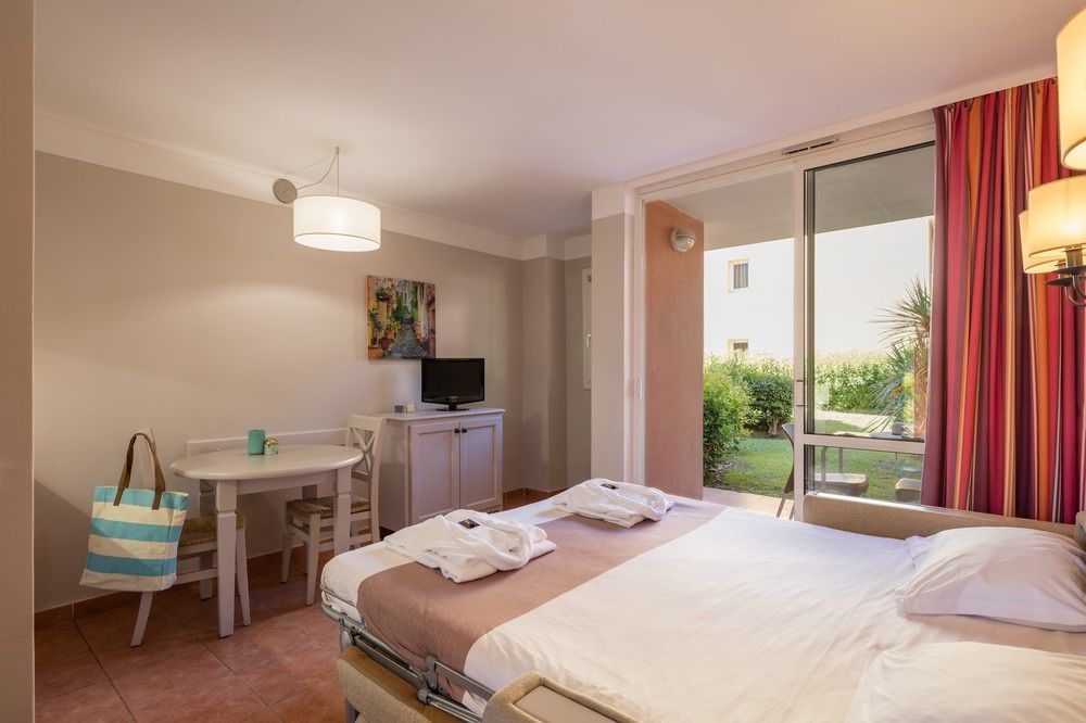 Pierre & Vacances Residence Cannes Mandelieu Exterior photo